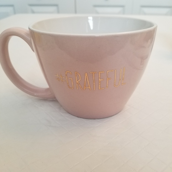 10 Strawberry Street Coffee 20oz Mug Grateful Pink Gold Hearts Inside - Picture 5 of 5